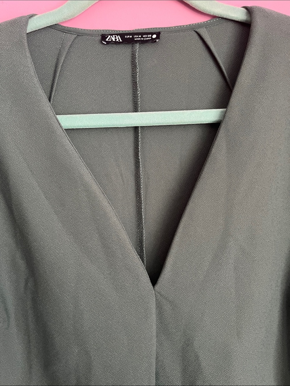 Zara Olive Green Flared Sleeve Lagenlook V-Neck Midi Dress - Picture 3 of 8